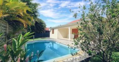 À louer   villa t4 avec piscine, jardin arboré et citerne