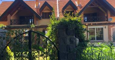 a vendre sur la haute ville, villa  f5 de 300 m2  avec une belle vue et jardin