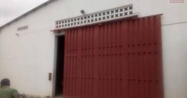 a louer un entrepôt de 200m2 dans un endroit facile d'accès à ivato