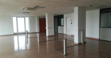 des locaux de 50m2 avec mezzanine de 20m2, 82m2,  95m2, 104m2, 145m2, 195m2, 266m2 à ivandry