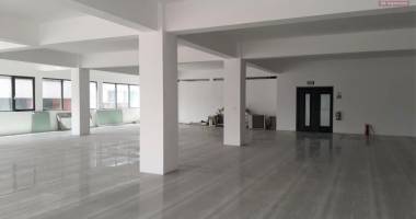 beau bassin à louer plateau d’environ 250m² centralement situé et idéal pour des bureaux.