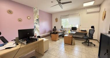  local professionnel 200 m2