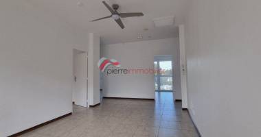  local professionnel 200 m2