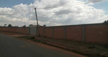 un terrain clôturé de 3000m2 sis à anosiala ambohidratrimo, interessant pour les transporteurs.