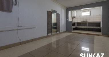 a louer saint-pierre  centre  -  appt f2 de 35 m² en duplex - loyer 679  cc
