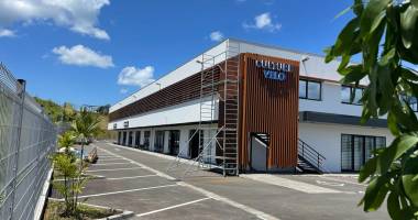 a louer local de 100 m2 immeuble neuf route de perrin proche chu