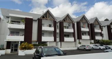 À louer   t2 de 42,60 m2 en rez-de-jardin   bois de nèfles / hauteurs de sainte-clotilde.