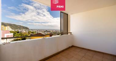 saint-denis/ montgaillard : appartement t3 traversant avec vue mer et parking