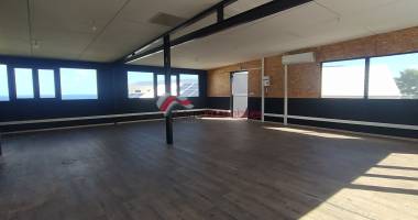 local / bureau 100 m2 en zone d'activité