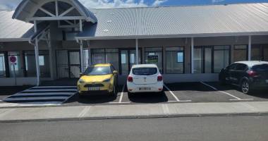 À louer : local commercial neuf avec vitrine, vue mer et accès pmr, disponible début 2025