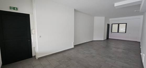 Location  Local Professionnel / commercial Le Port (97420) - REUNION