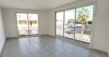 À louer : charmant local de 70m2 idÉalement situÉ au centre-ville de saint franÇois