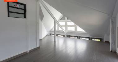 a louer à saint-pierre centre ville - appt t2 en duplex de 38 m² -  loyer 784,00  cc - disponible de suite