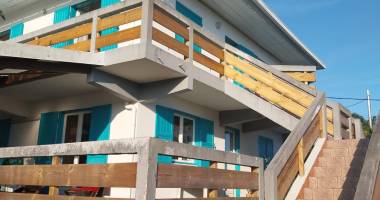 st joseph tres grande maison f8 avec fort potentiel sur 976m2 de terrain