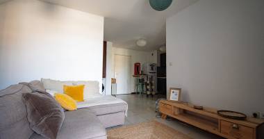 disponible dès le 31 août - un t2 meublé avec vue sur l’océan