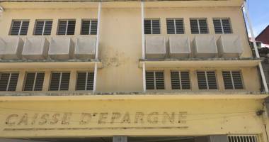 local commercial basse terre 372 m2