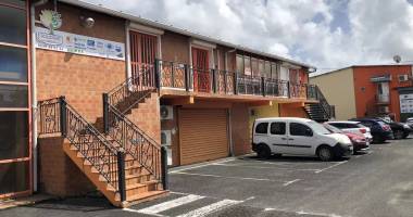 local de 300 m² à jarry en étage