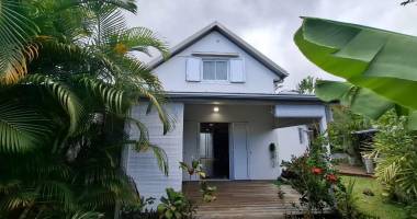 a vendre villa f5 spacieuse et lumineuse, idéalement située entre sainte-suzanne et saint andré