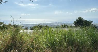parcelle de 370 m2, à bdn st paul, avec vue sur le port et sur la baie de saint-paul