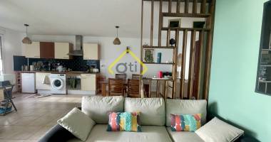 a louer joli appartement t2 meublé avec terrasse et vue mer dans résidence avec piscine