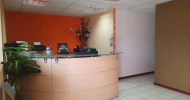 location local commercial de 90 m2 à ste rose - zone d'activité de nolivier