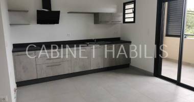 a louer - studio d'environ 31,68 m2 - le tampon - 655 €