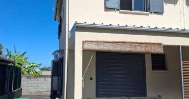 jolie maison mitoyenne  t4 meublée