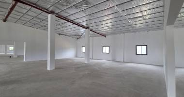 a louer local 600m² au 1er étage d'un bâtiment à st suzanne 