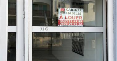 a louer - local commercial ou professionnel d'environ 56.33 m2 - saint-pierre - 1 345.00 € ht