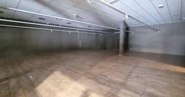  À louer – très beau local commercial de 360 m² à st pierre – zone commerciale dynamique