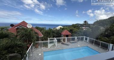 deshaies - maison avec bungalows - piscine - vue sur la mer et île de montserrat