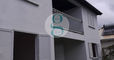 a vendre immeuble de deux appartements à finir, st andré