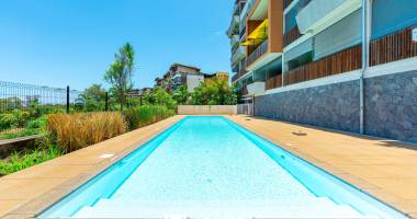 a vendre appartement t2 de standing, aux normes bioclimatique et prm, avec jardin et varangue fermée sans vis