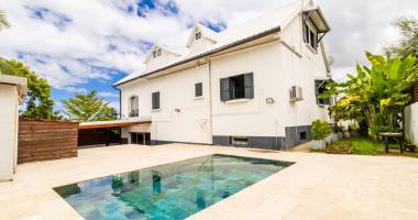 grande villa 325 m2 - centre ville du tampon - terrain 599 m2 -