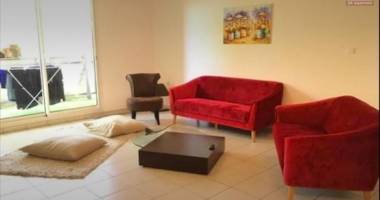 a vendre beau t3 proche centre ville, residence flamboyants à st denis, à proximité de malartic et du jardin de l'état