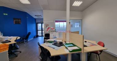 locaux / bureaux 90 m2 en z.i.