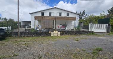 a vendre deux maisons f3 jumelées à étage à la plaine des palmistes secteur centre-ville