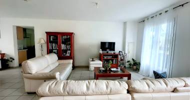 maison familiale à vendre à saint-benoît   4 chambres, suite parentale, terrain plat et grand garage