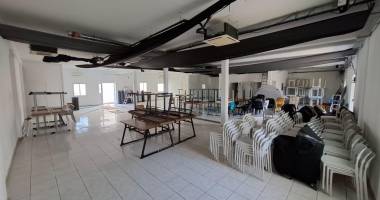 À louer local commercial 242m² climatisé – ste-clotilde – parking – proche boulevard sud – idéal bureaux, formation, coworking