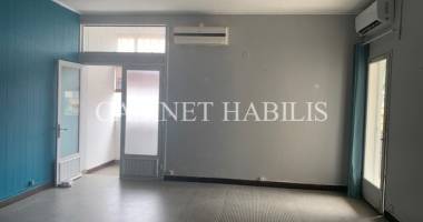 À louer - appartement meublÉ de type f3 d'environ 84,34 m2 - saint-joseph - 820 €