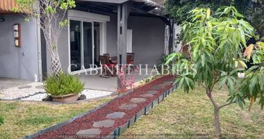 À louer   un appartement meuble f3 de 77.99 m2 environ - ravine des cabris - 1 461.45 € +  56.41 € de charges.