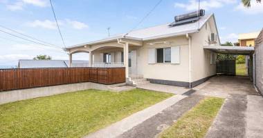 ensemble immobilier à petite-Île   opportunité rare