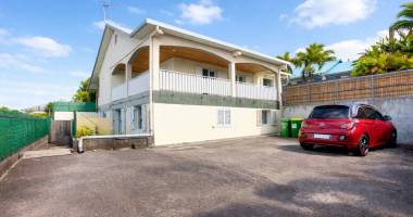 ensemble immobilier à petite-Île   opportunité rare