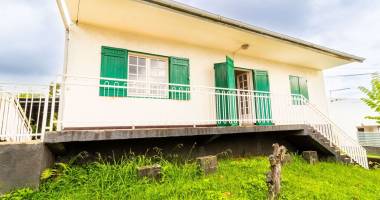 villa à renover sur un grand terrain plat + t2 de 46 m2