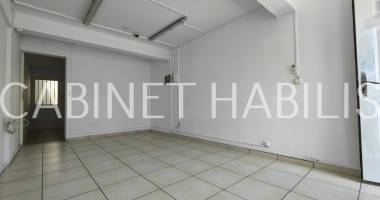a louer - local commercial d'environ 28.76 m2 - saint-denis - 700 €