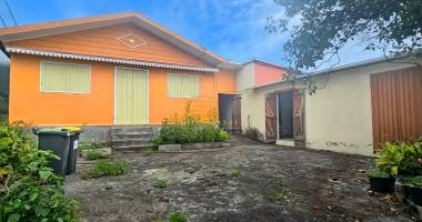 a vendre maison f8 sur un terrain de 553 m2 à salazie secteur hell bourg