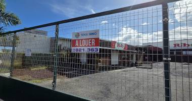 a louer – terrain avec bureaux – bel air, saint-louis