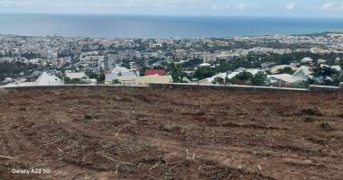 a vendre terrain de 692 m2 environ - saint denis - 472 500 €