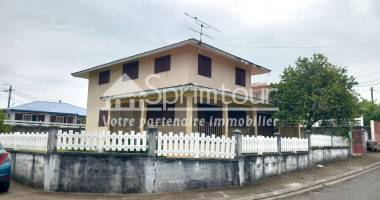 À vendre à goyave   grande maison f7 de 168 m2 avec jardin