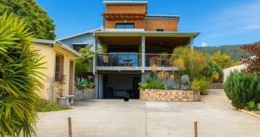 a vendre - À l'entre-deux  villa de 245 m² avec jolie vu